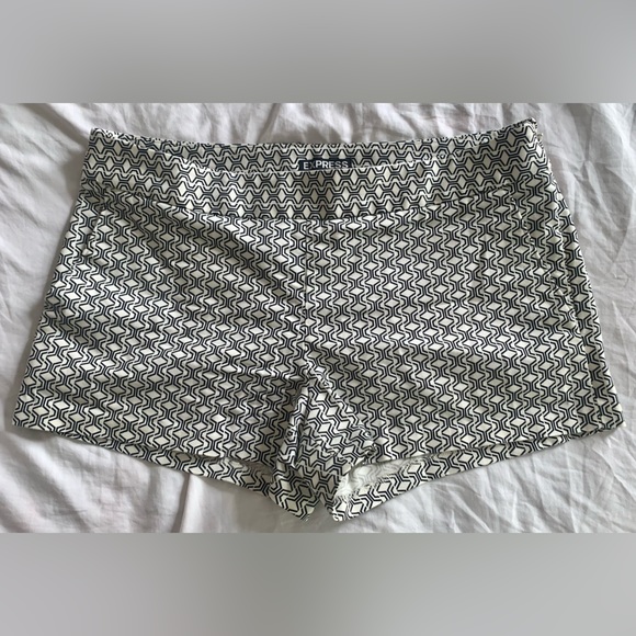 Express Shorts sz 6 Cotton | Side Zip | Excellent Condition - Picture 2 of 7